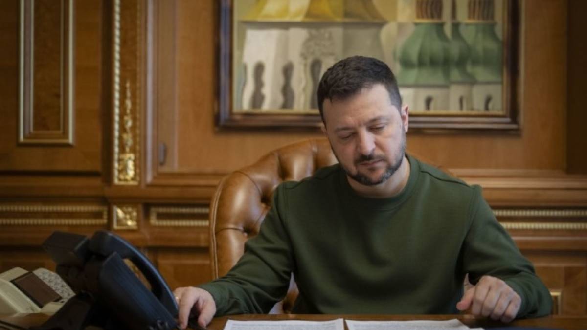 Зеленський просить Раду продовжити терміни проведення загальної мобілізації та дії воєнного стану