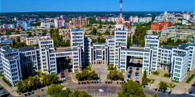 росіяни атакували центр Харкова КАБами: пошкоджена будівля Держпрому, 6 постраждалих