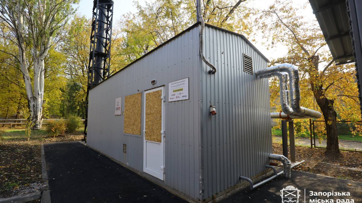У лікарні Запоріжжя встановили модульну котельню, яка працює на дровах