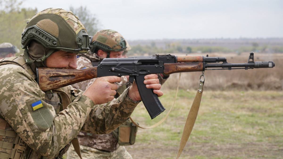 Для захисників Запоріжжя організували змагання з вогневої підготовки (фото)