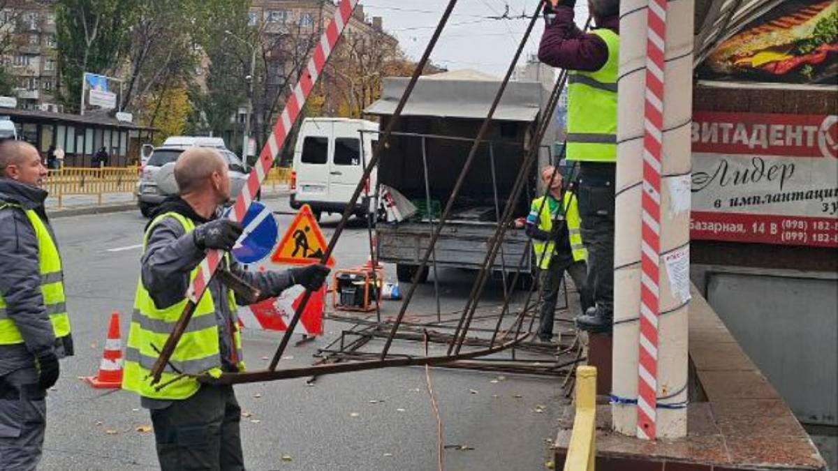 З головного проспекту Запоріжжя прибрали незаконну рекламу – фото
