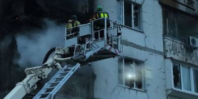 У Києві ліквідовано пожежу в багатоповерхівці після падіння уламків ворожого БпЛА, є постраждалі