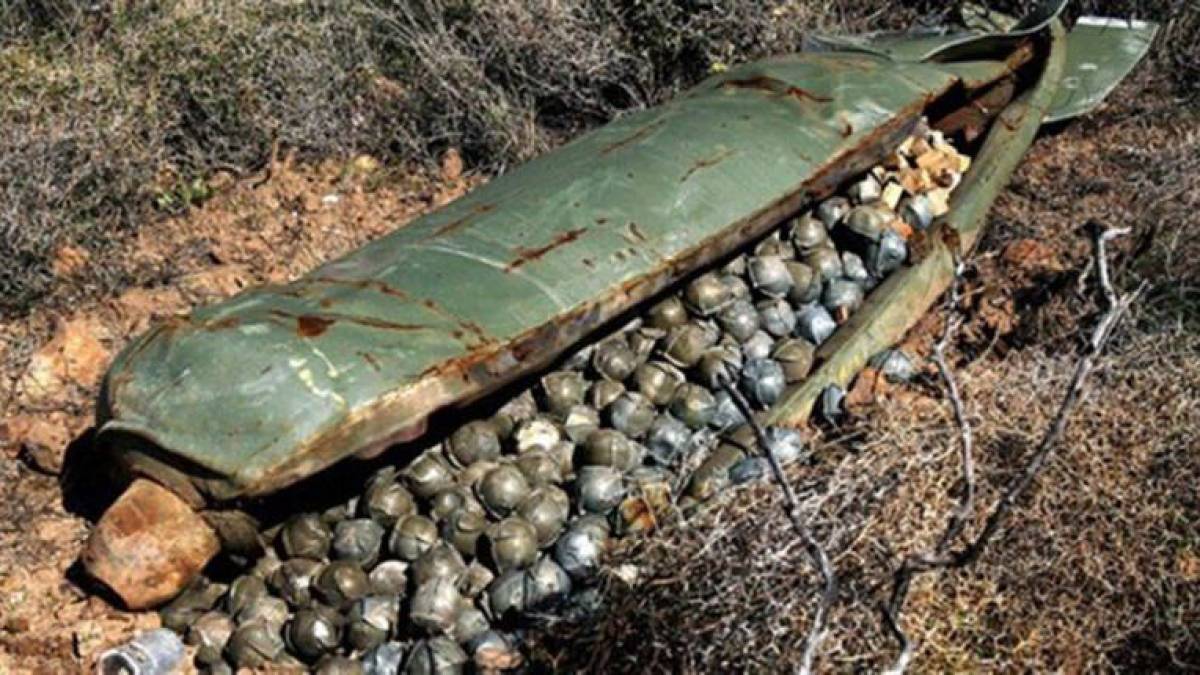 російські терористичні війська б’ють по Запорізькій області касетними авіабомбами
