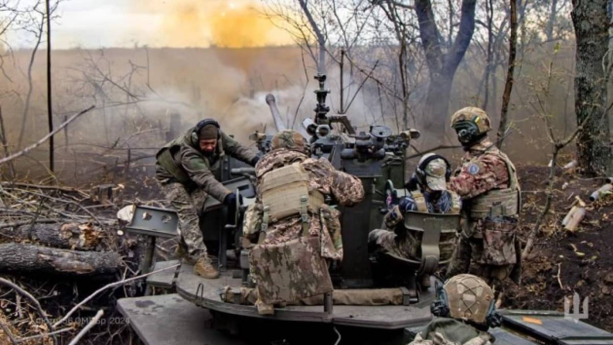 Генштаб ЗСУ — про орієнтовні втрати ворога на 6 листопада: 702900 (+1250) осіб, 20170 (+20) артсистем, 28333 (+55) автотехніки