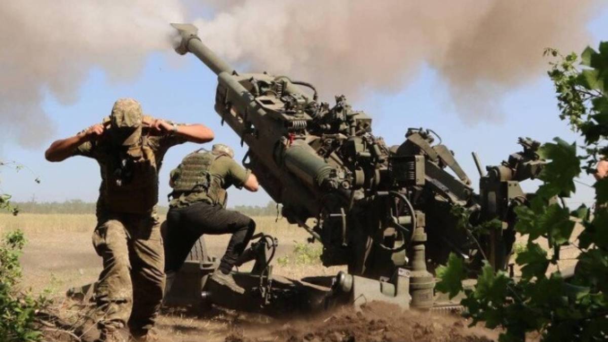 Генштаб ЗСУ — про орієнтовні втрати ворога на 7 листопада: 704300 (+1400) осіб, 3596 (+8) спецтехніки, 18612 (+20) ББМ