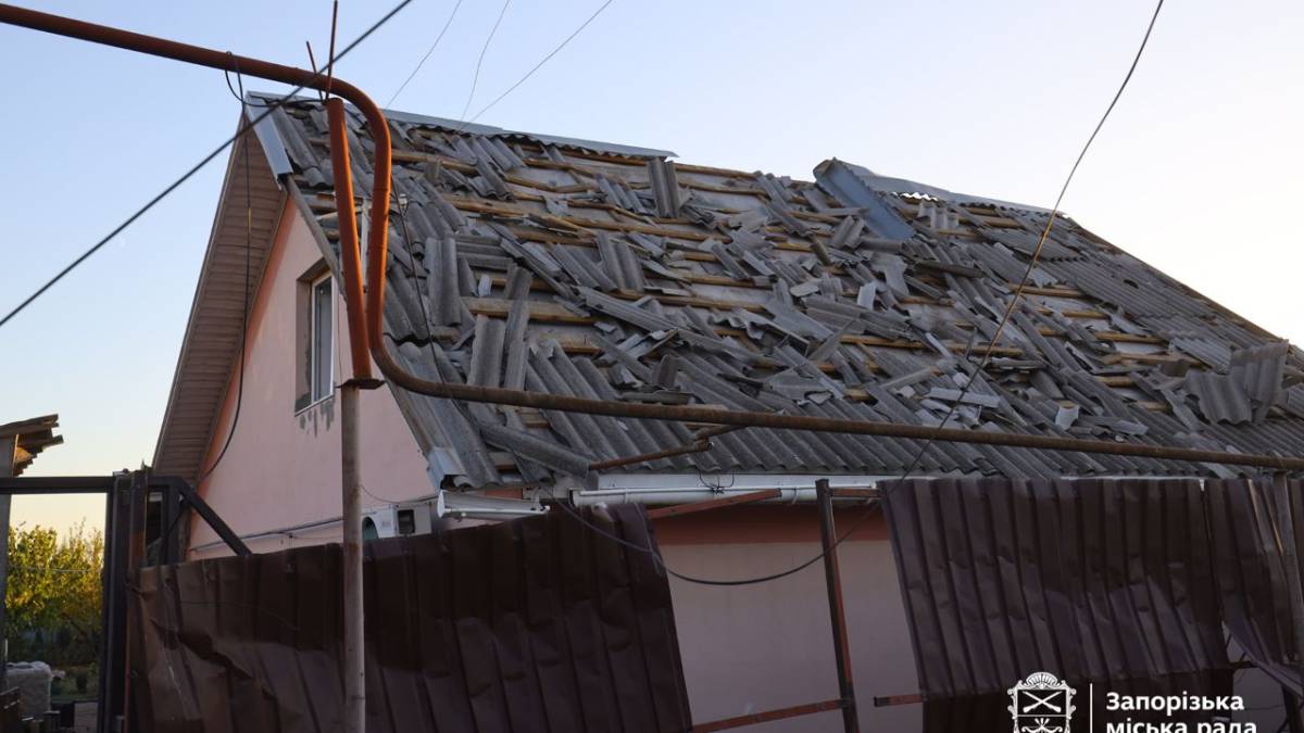 Міські служби ліквідовують наслідки ворожих ударів