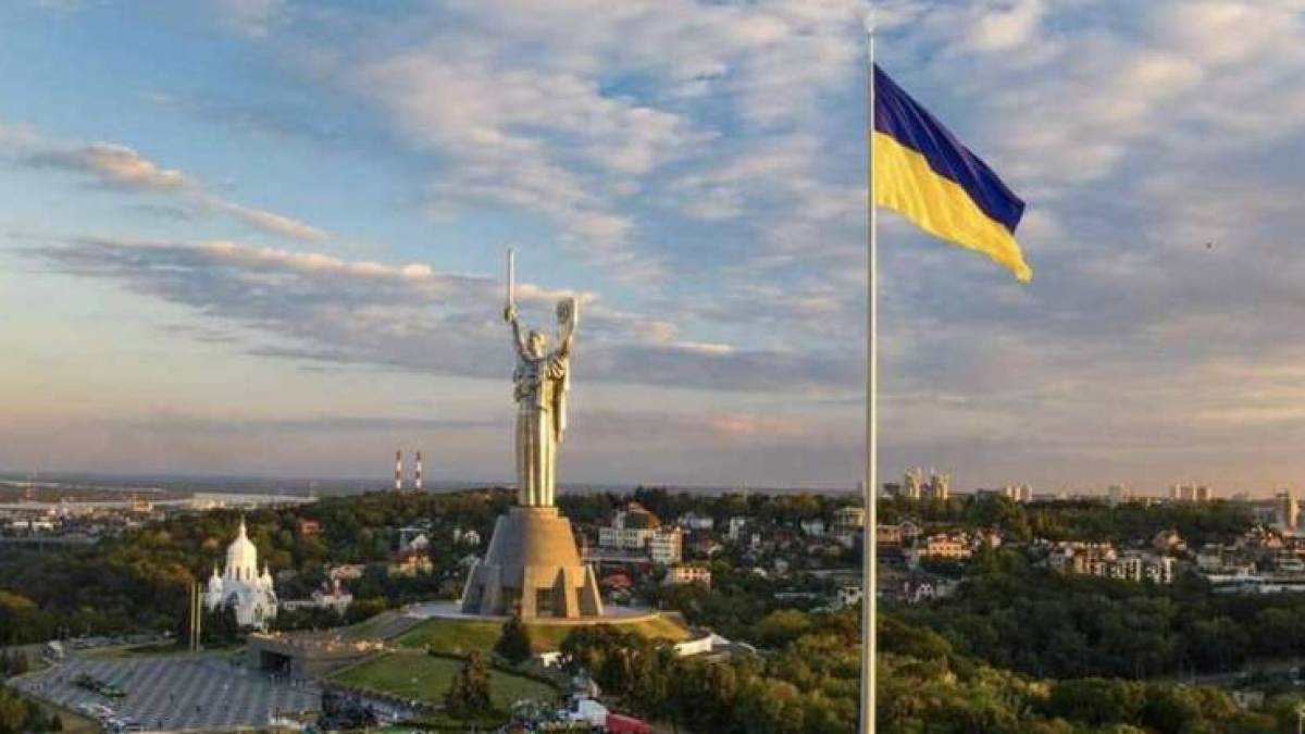 Найбільший прапор України знімуть на час ремонту флагштока