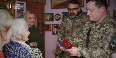 ГУР привітало зв’язкову УПА зі 100-річним ювілеєм і нагородило медаллю