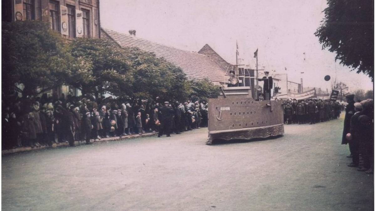 Крейсер «Аврора» на гуляючому полі славного запорозького краю (фото)