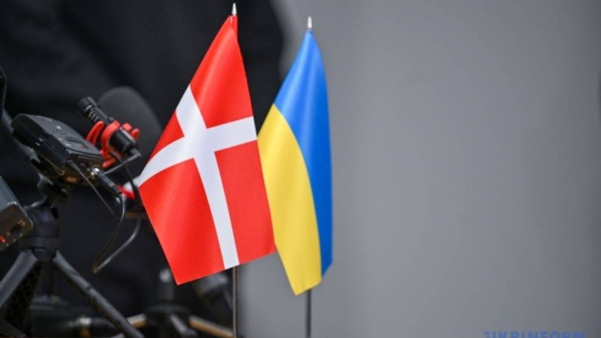 САУ, дрони та ракети: Україна уклала низку угод із Данією на закупівлю зброї