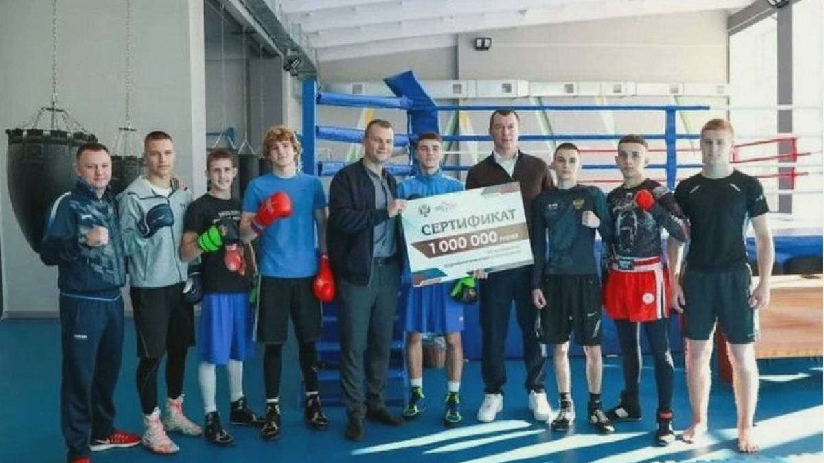 У Мелітополь міністр рашистів привіз зрадникам мільйон