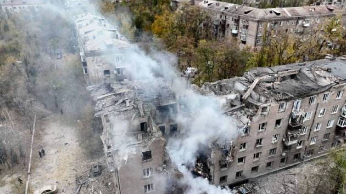 Удар по п’ятиповерхівці у Кривому Розі: з-під завалів дістали тіла трьох дітей — найменшій не було і року