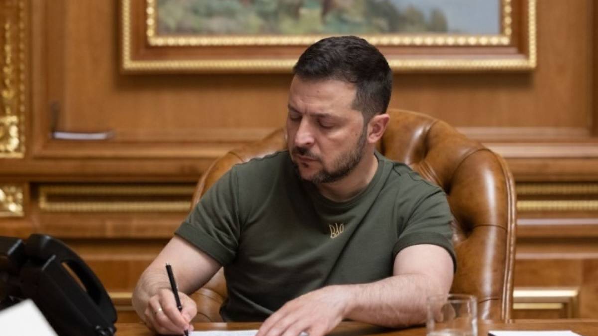 Зеленський запровадив санкції проти 15 фізосіб і понад 100 юросіб із рф, білорусі — Укази