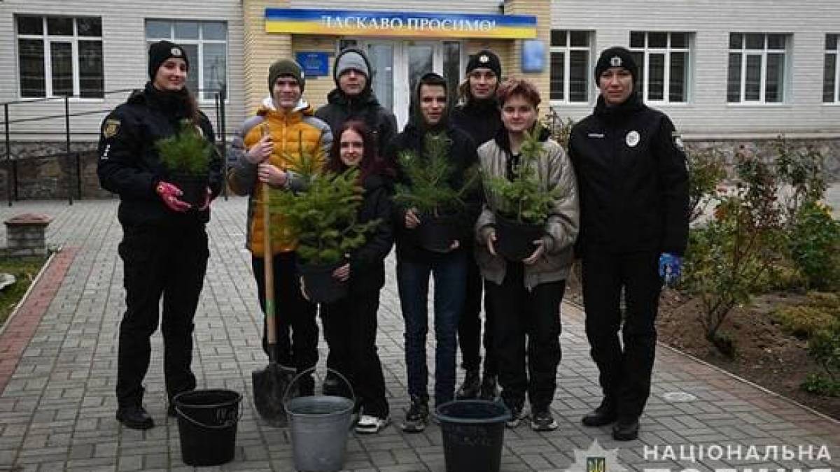 З нагоди Всесвітнього дня доброти запорізькі поліцейські служби освітньої безпеки разом із школярами висадили дерева🌳