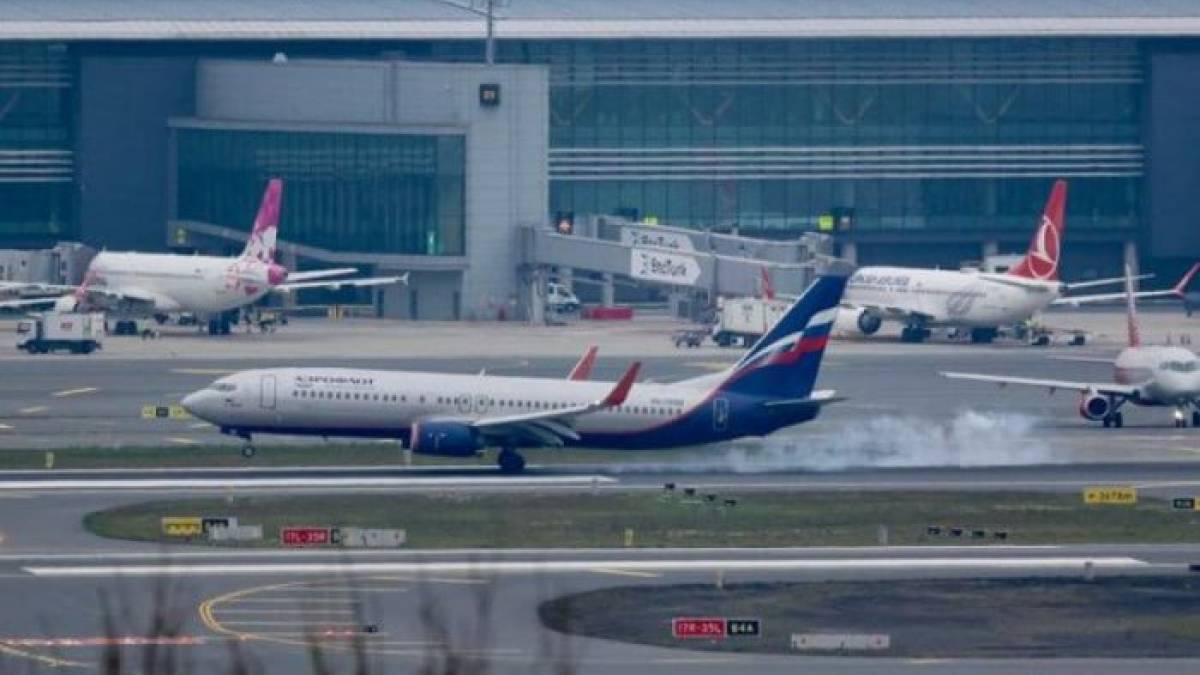 російські авіакомпанії банкрутують через борги за лізинг іноземних літаків