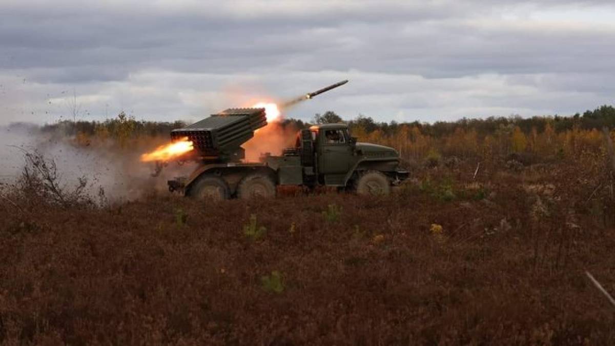 Генштаб ЗСУ — про орієнтовні втрати ворога на 14 листопада: 716070 (+1690) осіб, 20472 (+64) артсистеми, 9319 (+19) танків