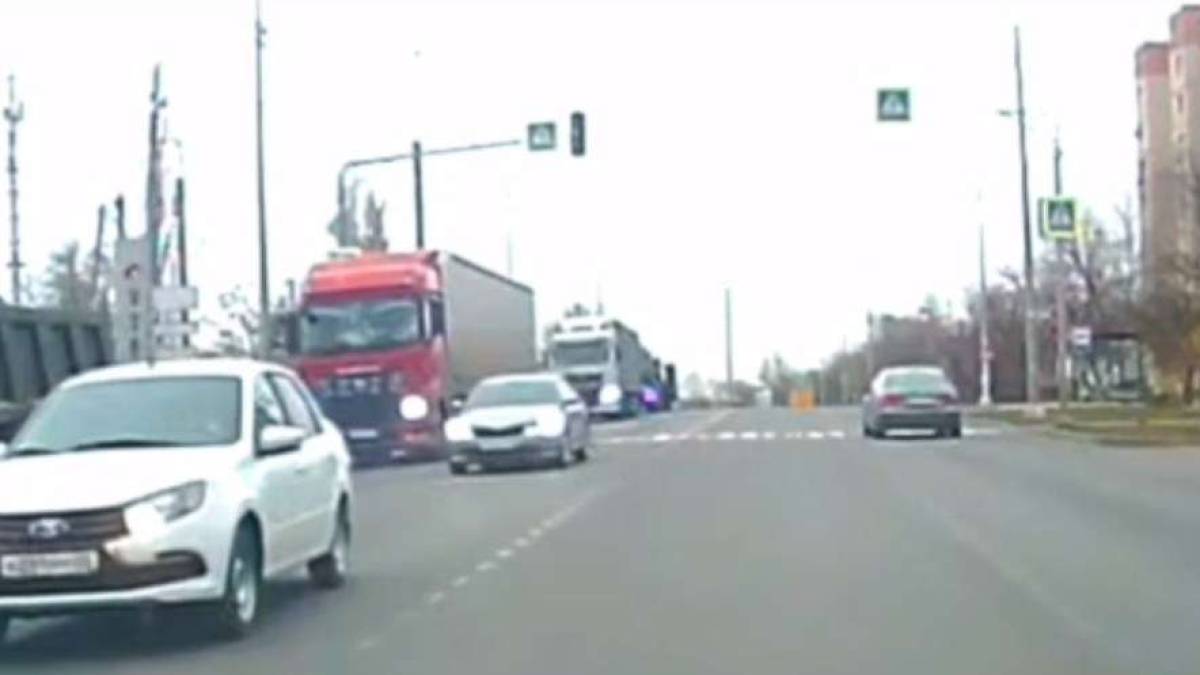 З окупованої частини Запорізької області ворог перекидає через Маріуполь війська і техніку