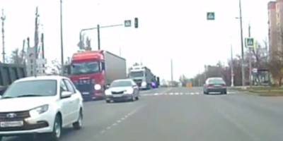 З окупованої частини Запорізької області ворог перекидає через Маріуполь війська і техніку