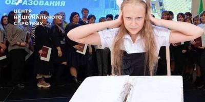 Педагоги-колаборанти з Енергодару отримали “дипломи” від окупантів