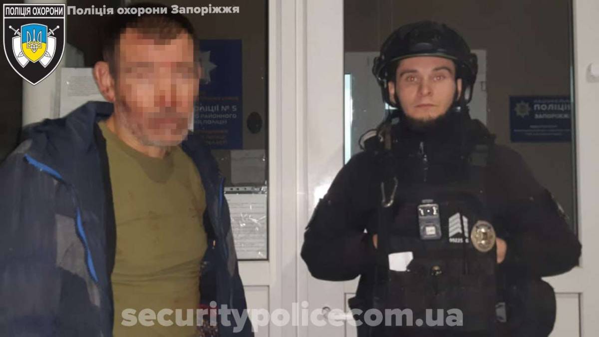 У гуртожитку Запоріжжя п’яний чоловік побив молотком знайомого