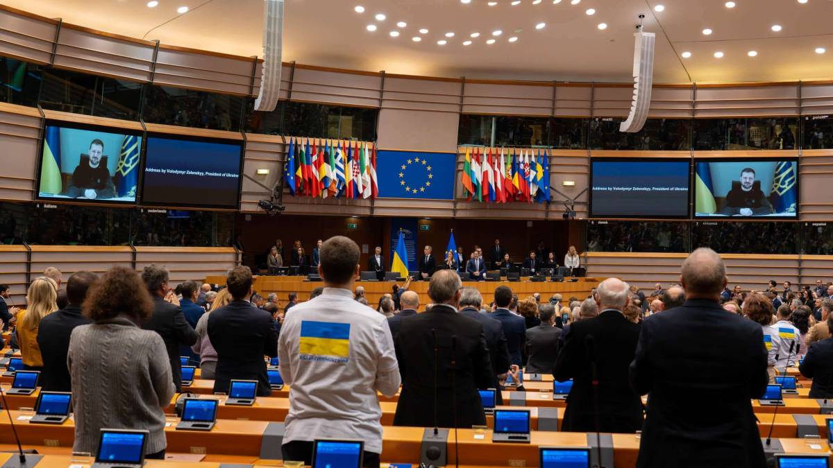 Зеленський виступив у Європарламенті: Маємо зробити 2025-й роком миру