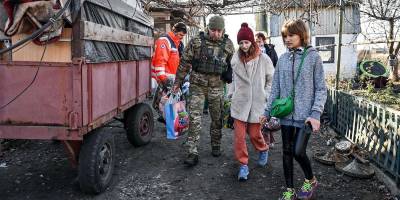 З прифронтової Успенівки гуляйпільські поліцейські вивезли багатодітну родину