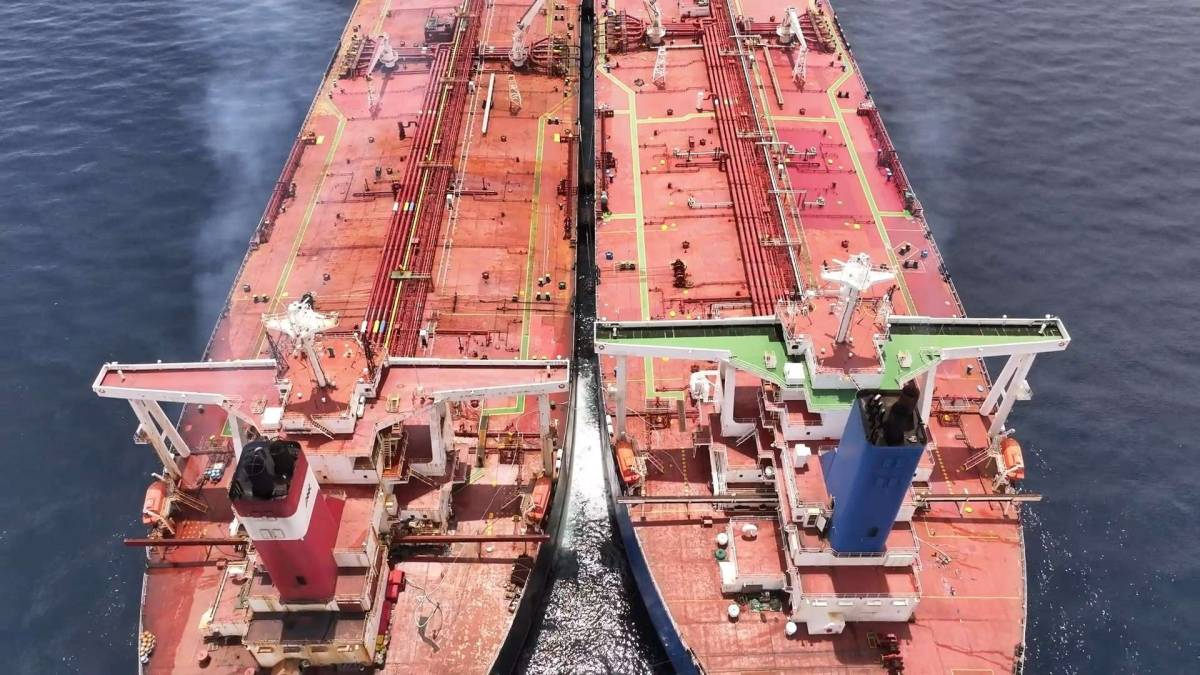 Де у світі найбільша таємна перевалка нафти в обхід санкцій?