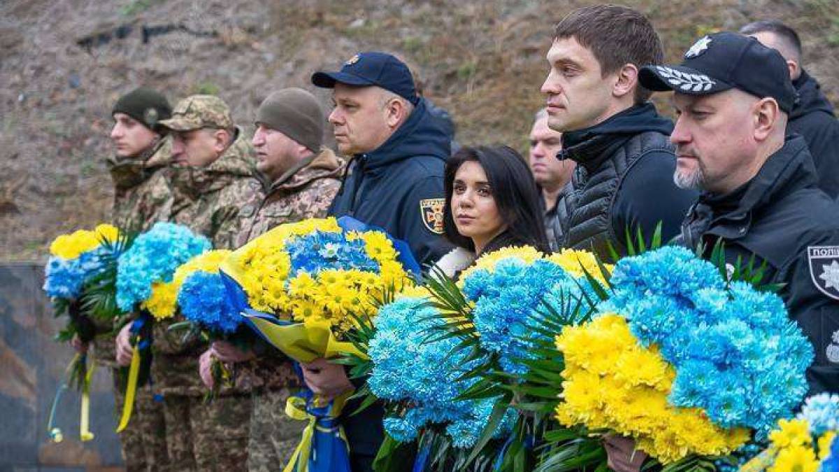 У День Гідності та Свободи в Запоріжжі вшанували пам’ять загиблих Героїв