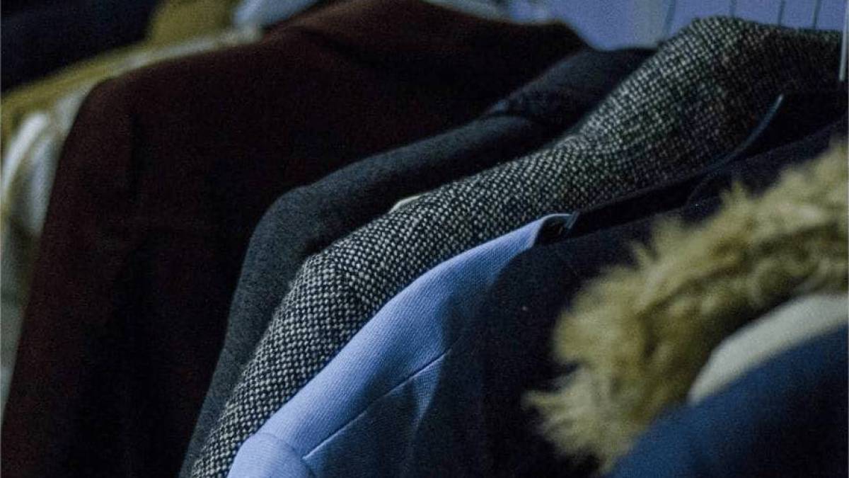Мешканці Запоріжжя можуть безкоштовно отримати одяг і взуття