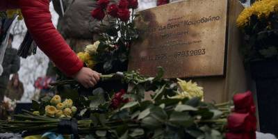 На Аскольдовій могилі в Києві відкрили монументальну скульптуру Дмитру Коцюбайлу «Да Вінчі». 