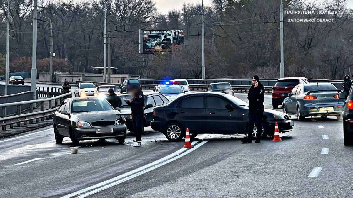 У Запоріжжі через автоаварію на ДніпроГЕС  ускладнено рух транспорту