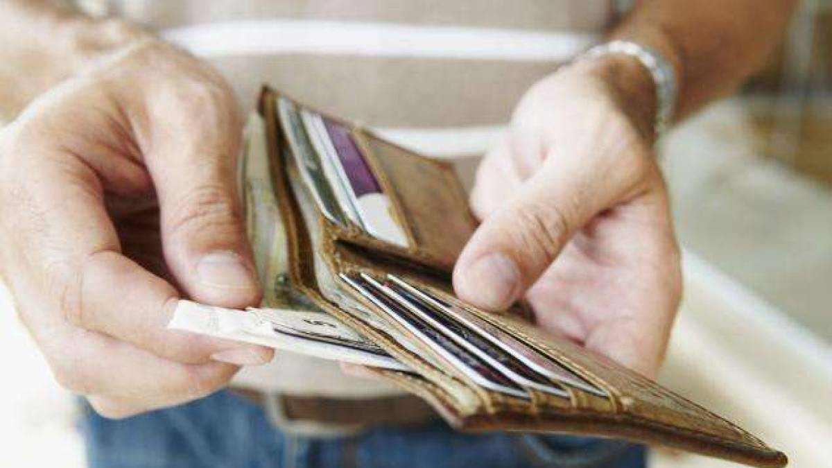 У Запоріжжі шахрай вимагав від 5 до 16 тисяч гривень за нібито знайдені документи