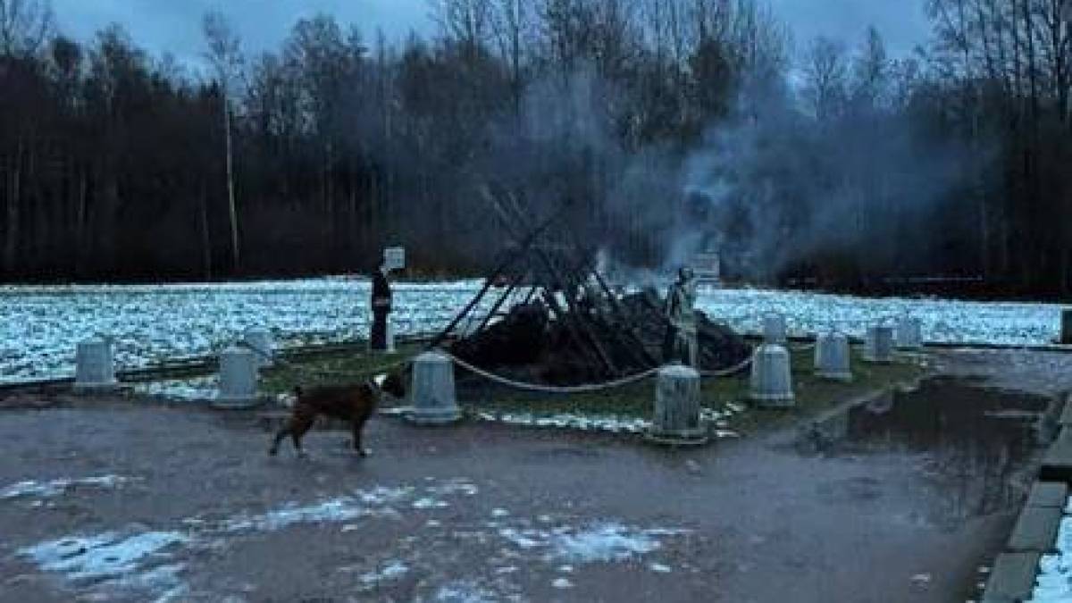 Під Петербургом згорів «Шалаш Леніна» 