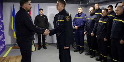 Запорізькі рятувальники отримали нагороди за виконання завдань під час війни