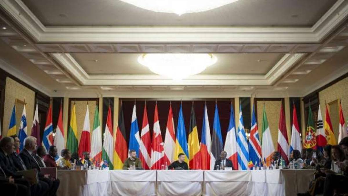 У ЦПД спростували інформацію про виїзд співробітників посольств з України