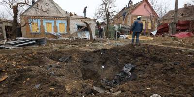 На фото — наслідки ворожої атаки по Заводському району, ворог майже 6 годин атакував місто дронами.