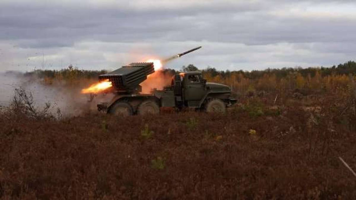 Генштаб ЗСУ — про орієнтовні втрати ворога на 26 листопада: 733830 (+1480) осіб, 20806 (+19) артсистем, 19256 (+20) ББМ