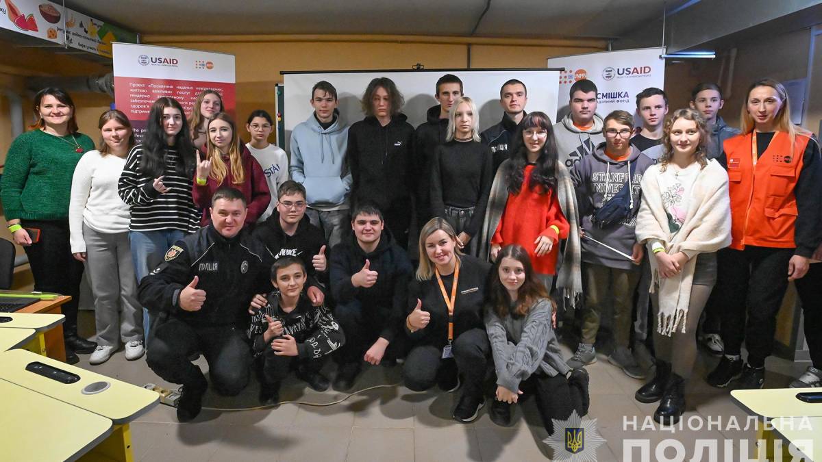 Запорізькі ювенали та ПОГи розповіли населенню як уберегтися від насильства