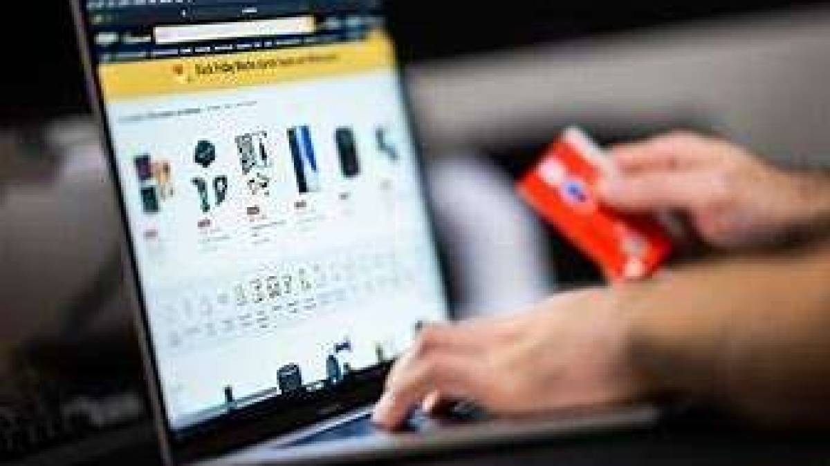 Дві мешканки Запоріжжя втратили гроші на покупках у шахрайському інтернет-магазині
