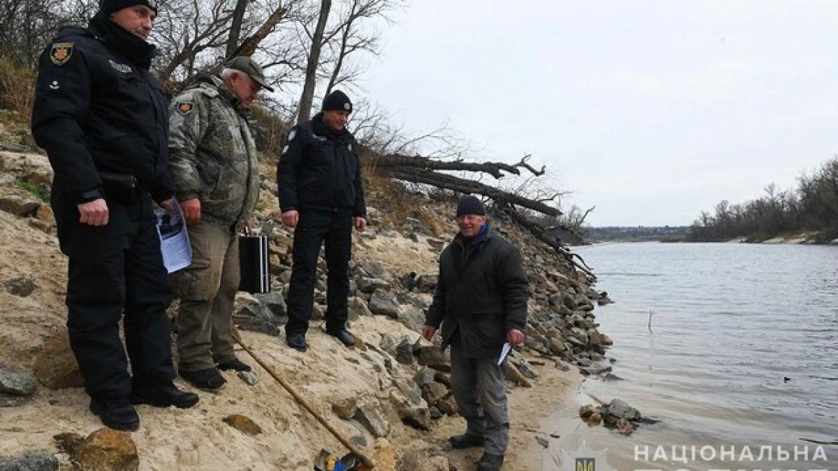 Запорізькі правоохоронці провели профілактичні бесіди з рибалками