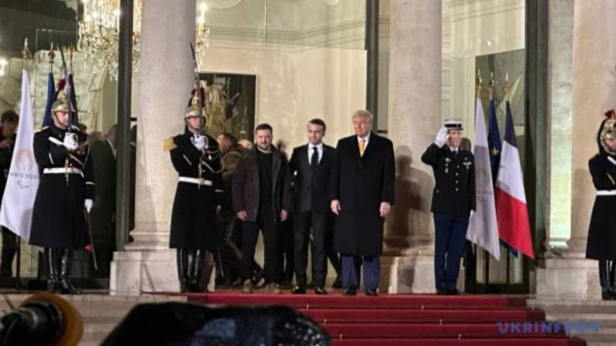 Зустріч Зеленського з Макроном і Трампом завершилася