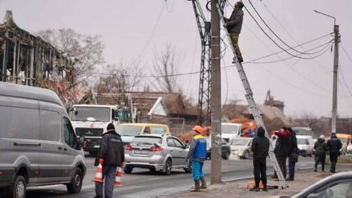 У Запоріжжя: енергетики відновили світло для більш ніж 16 тисяч мешканців, постраждалих від обстрілу рф 6 грудня