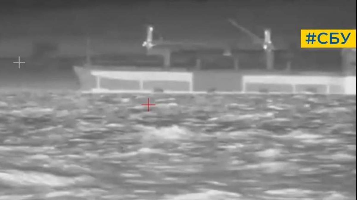Спецоперація «Sea Baby» в Керченській бухті: морські дрони СБУ відпрацювали по російських вертольотах та літаках. ВІДЕО