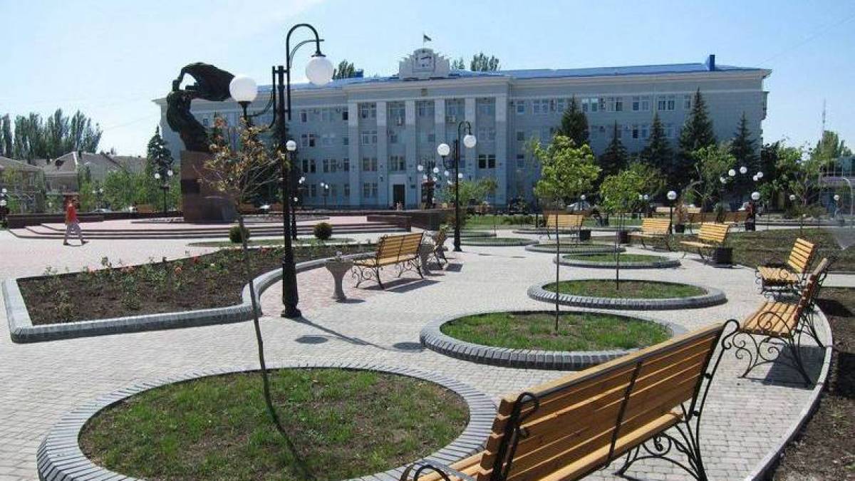 У Бердянську окупанти пропускають дітей до школи лише після обшуку