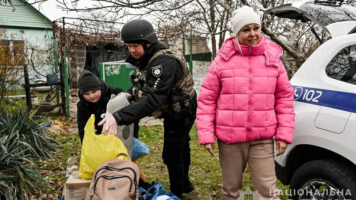 Поліцейські евакуювали 165 дітей із прифронтових районів Запорізької області