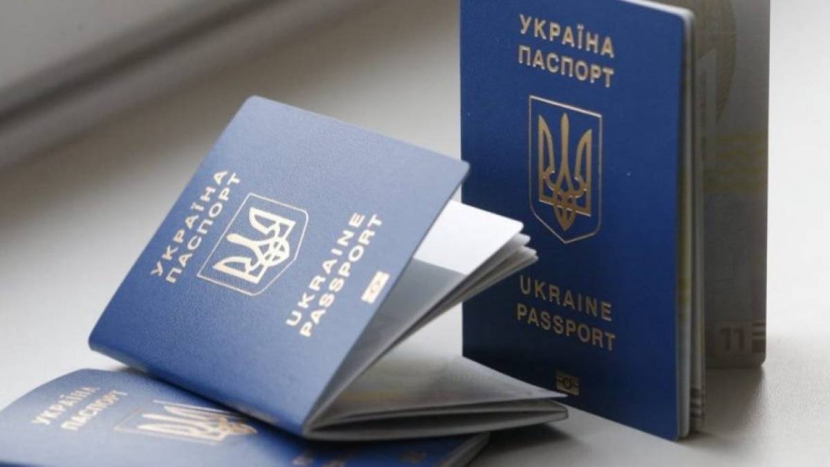 В Україні тимчасово призупинили видачу та оформлення паспортів: названа причина