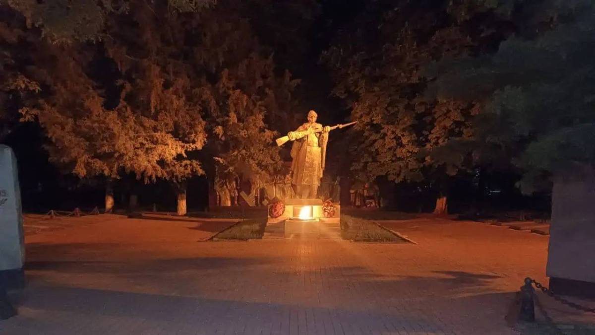 Окупанти засудили приморця, який спалив у Вічному вогні квіти