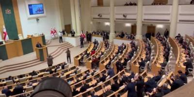 У Грузії переможцем президентських «виборів» оголосили колишнього футболіста без вищої освіти