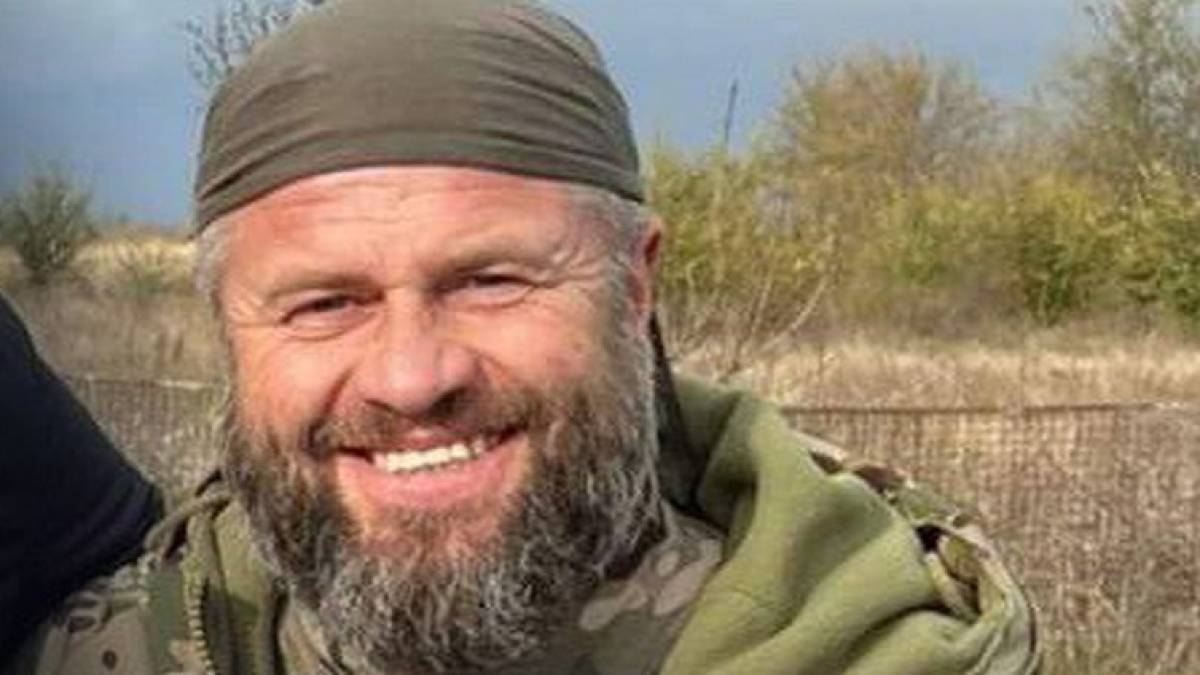 На честь загиблого на Запоріжжі розвідника Андрія Зеленчука відкрили меморіальну дошку