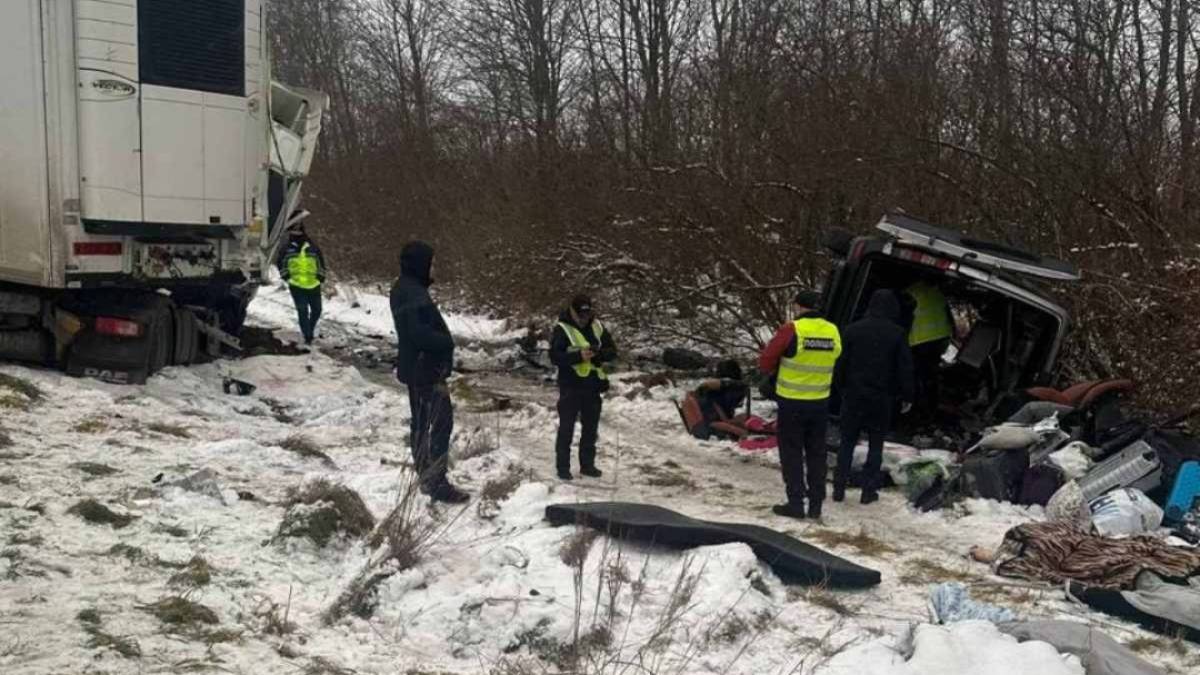Поблизу Львова сталася потрійна ДТП: поліція затримала п’яного водія BMW (доповнено)